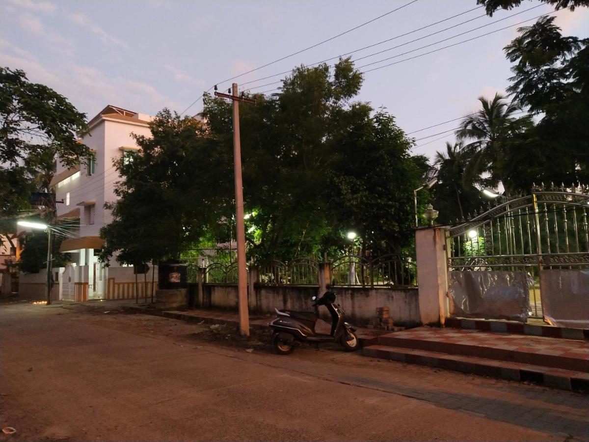 Mayurapriya Inn Madrás Exterior foto